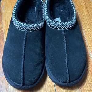Ugg slippers in black size 8
